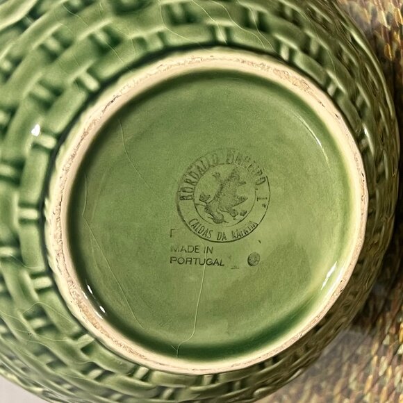 Bordallo Pinheiro Christmas Holly Pitcher - Picture 12 of 16